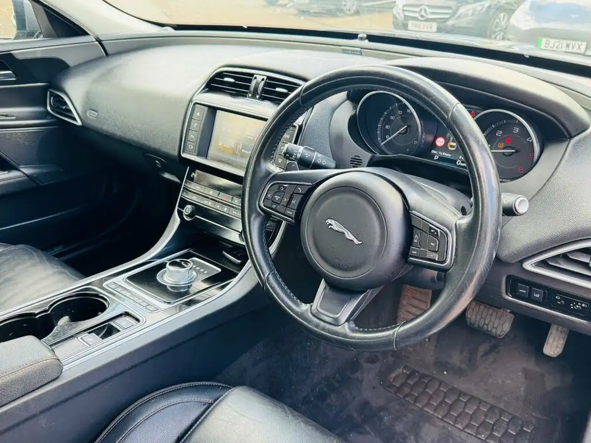 2016-jaguar-xe-20d-prestige-180ps-auto-big-12
