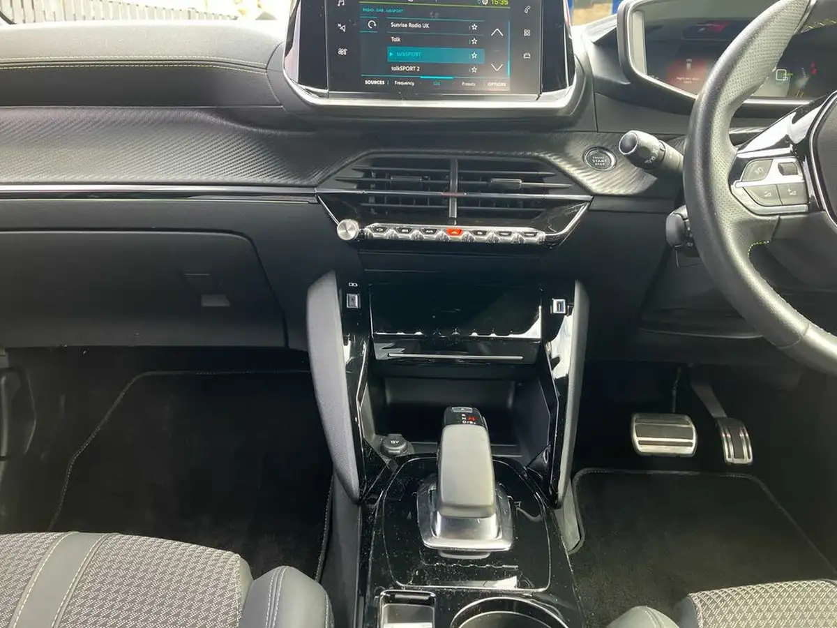 2020-peugeot-208-e-gt-line-big-19