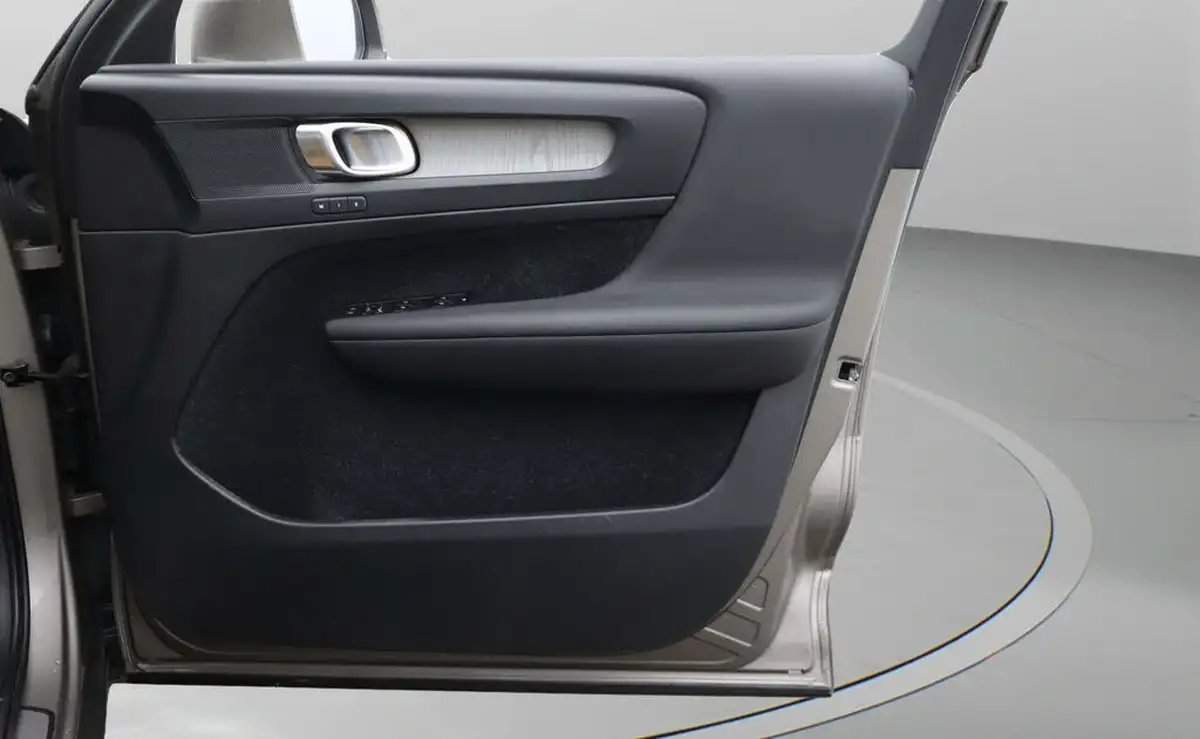 2020-volvo-xc40-20td-d3-inscription-pro-big-15