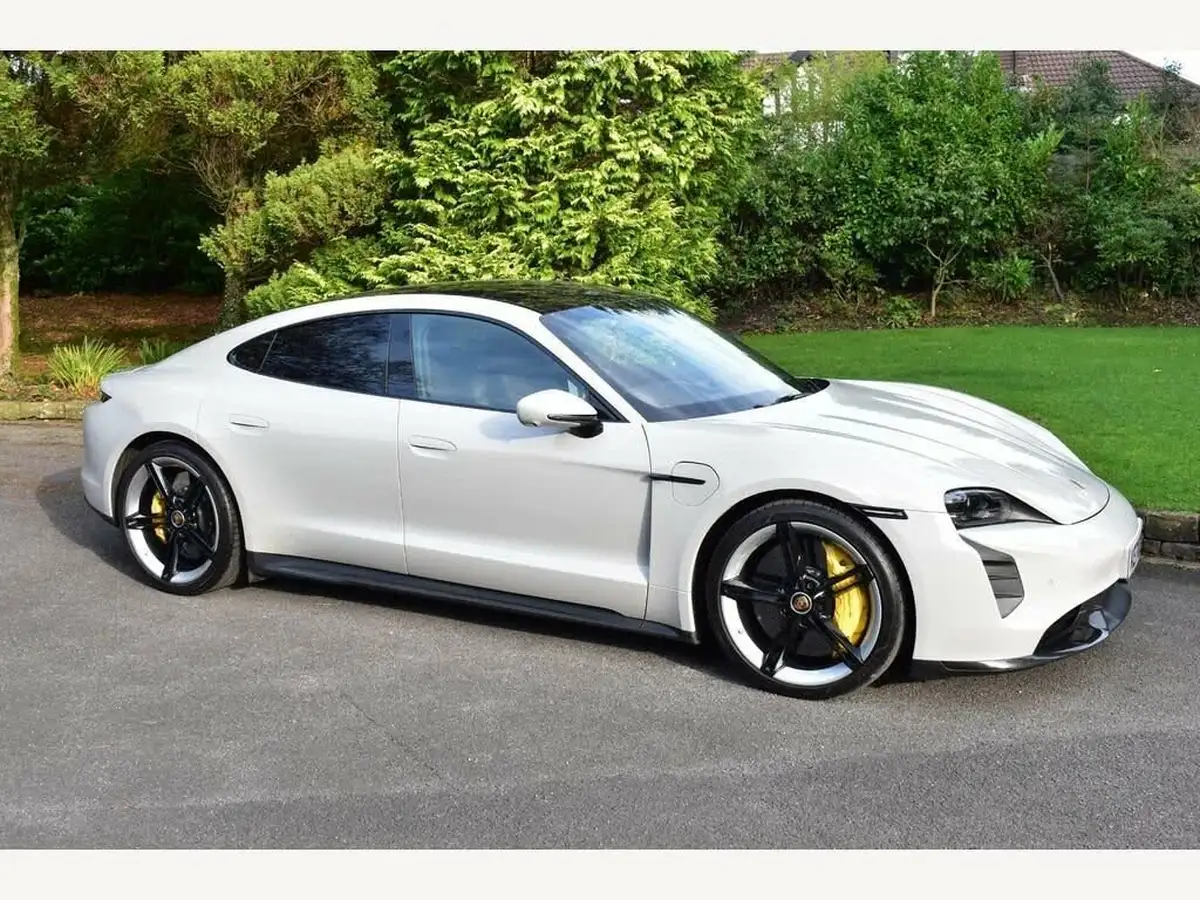 2020-porsche-taycan-e-turbo-s-big-8