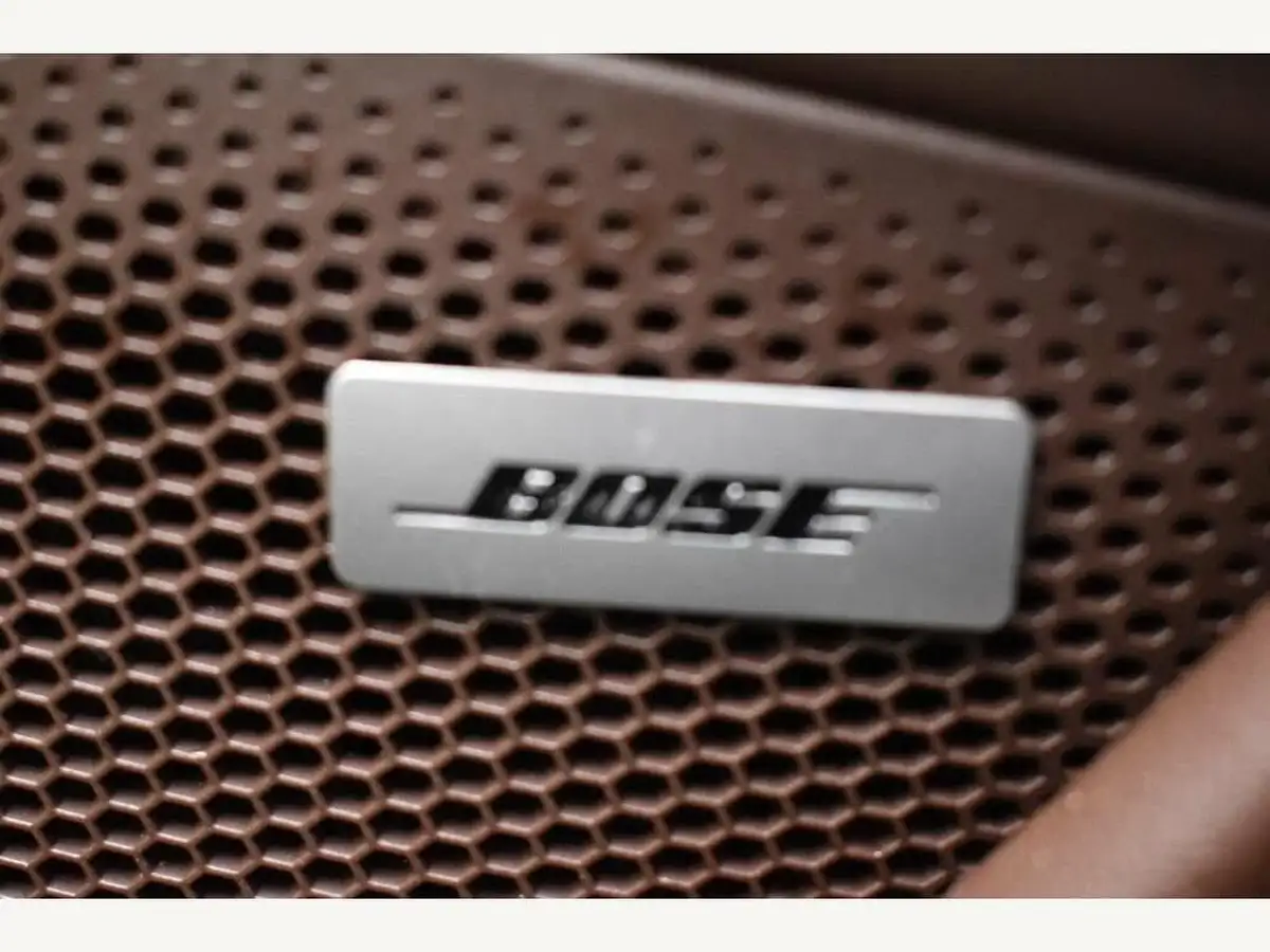2020-porsche-taycan-e-turbo-s-big-32