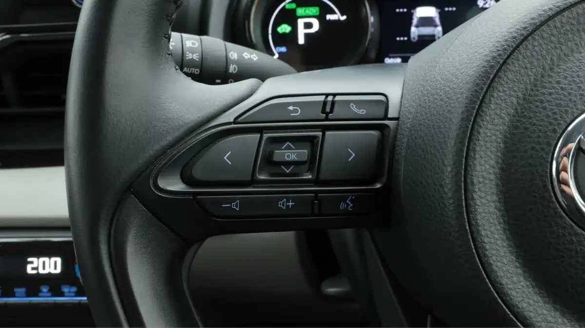 2022-toyota-yaris-15-vvt-i-excel-big-24
