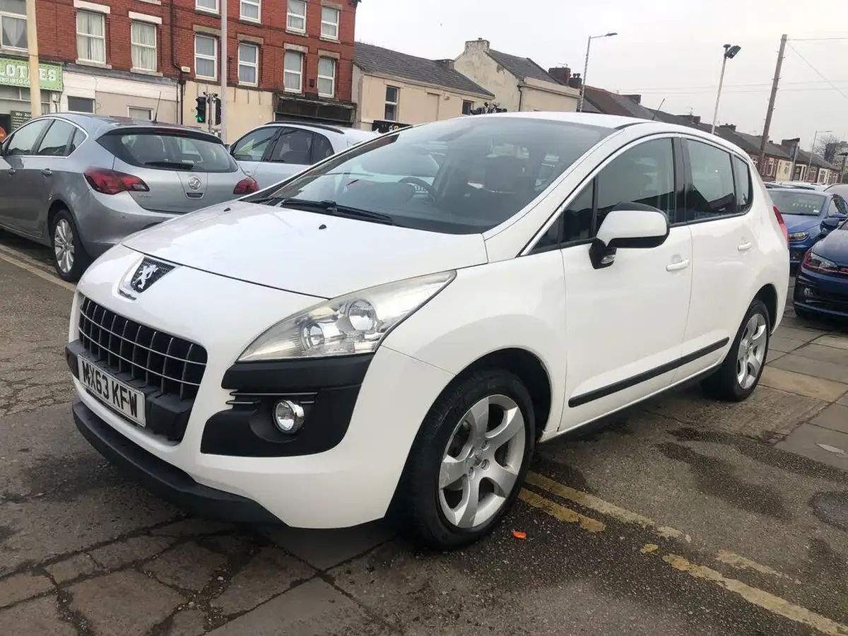 2013-peugeot-3008-crossover-16e-hdi-active-115bhp-fap-big-2