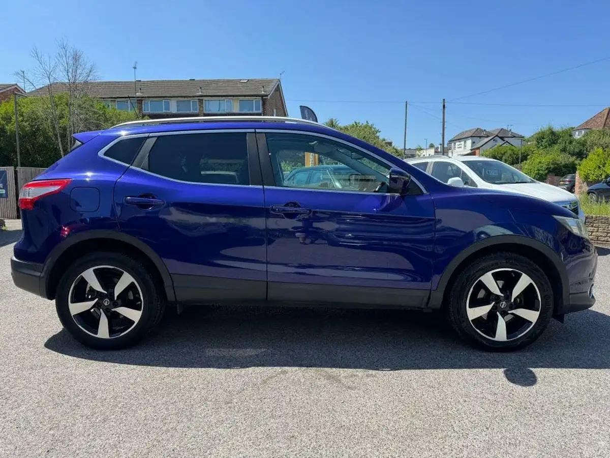2016-nissan-qashqai-12-dig-t-n-connecta-xtronic-cvt-big-2