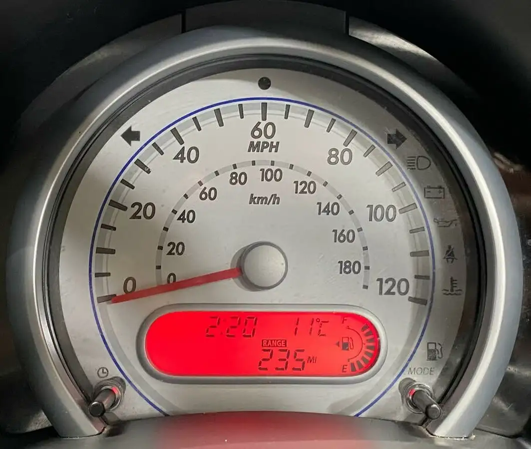 2008-suzuki-splash-12-gls-big-19