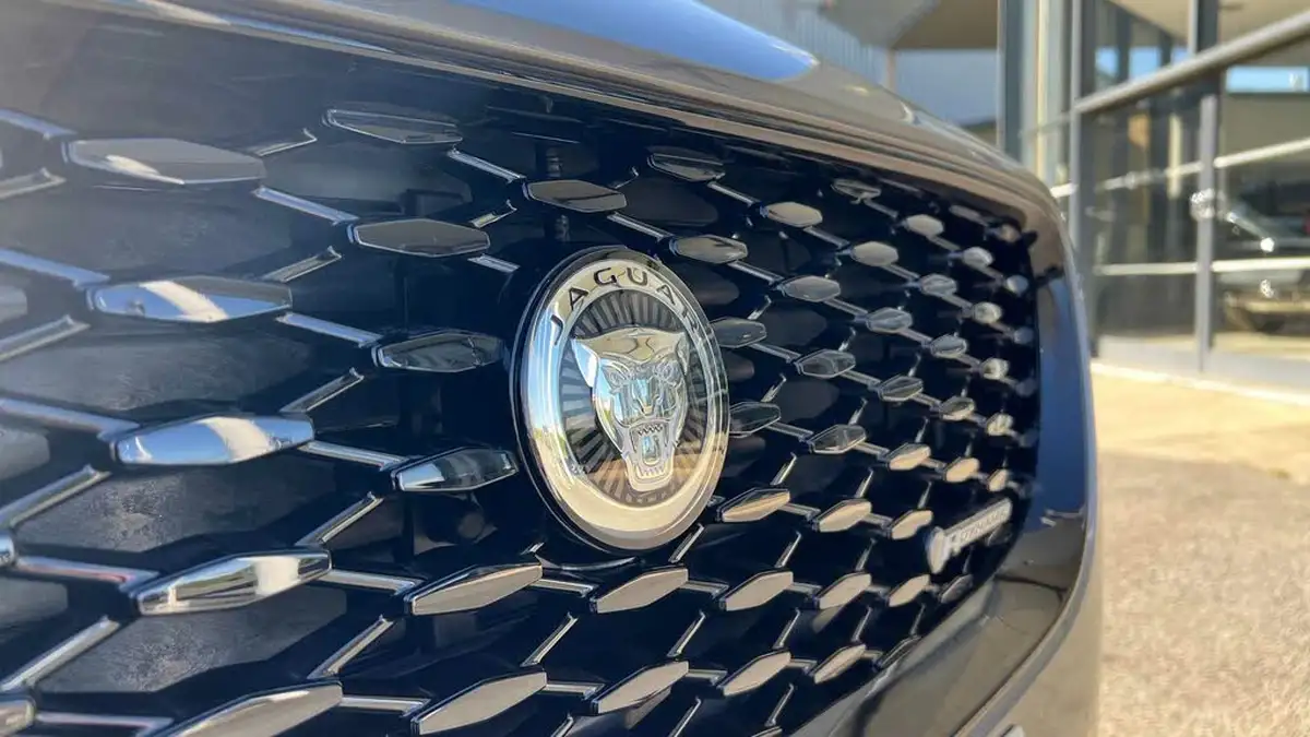 2024-jaguar-e-pace-20-d200-r-dynamic-se-black-big-30