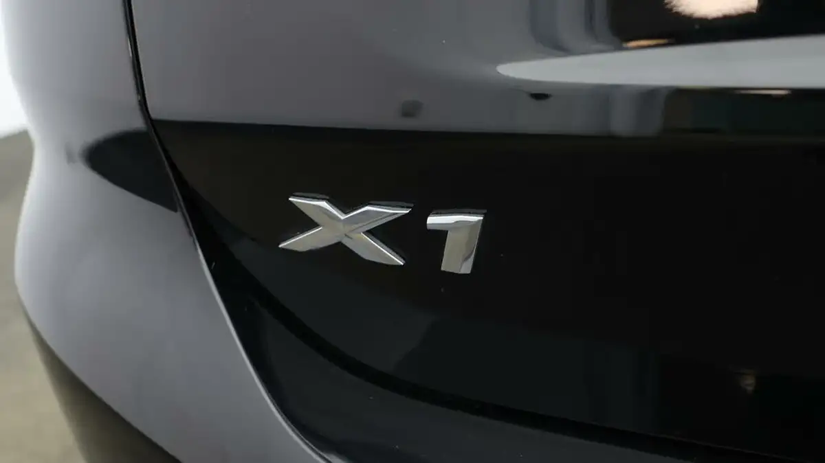 2021-bmw-x1-15-xdrive-25e-phev-xline-big-19