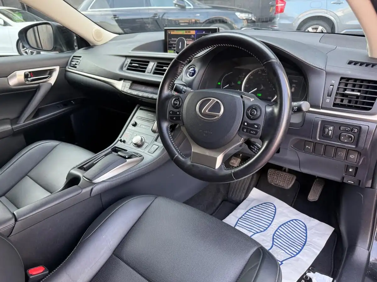 2020-lexus-ct-200h-18-ct-big-27