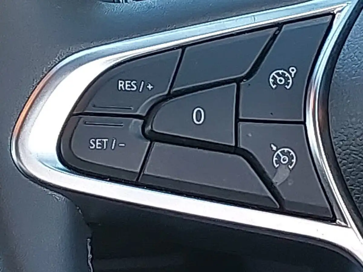 2021-renault-clio-10-sce-play-75bhp-big-9