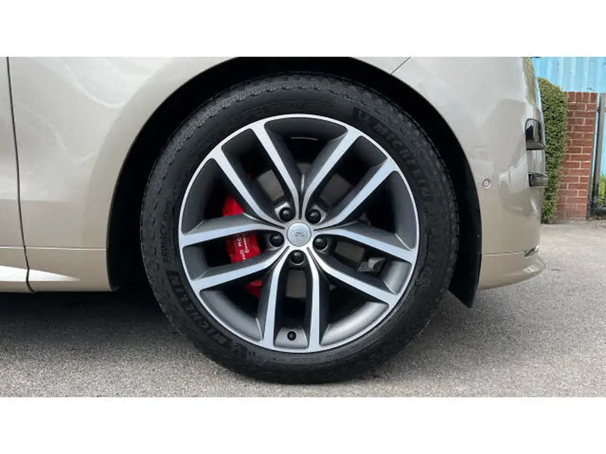 2025-land-rover-range-rover-sport-30-d300-dynamic-se-big-7