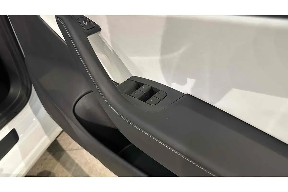 2020-tesla-model-3-e-long-range-big-37