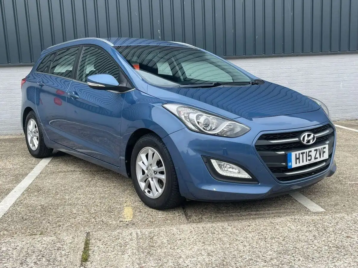 2015-hyundai-i30-16crdi-se-nav-110ps-tourer-big-73