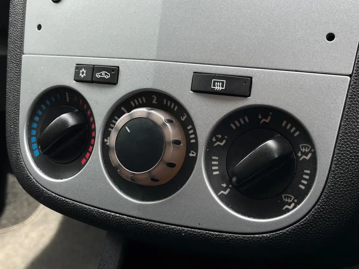 2011-vauxhall-corsa-12-exclusiv-16v-85ps-5d-big-14