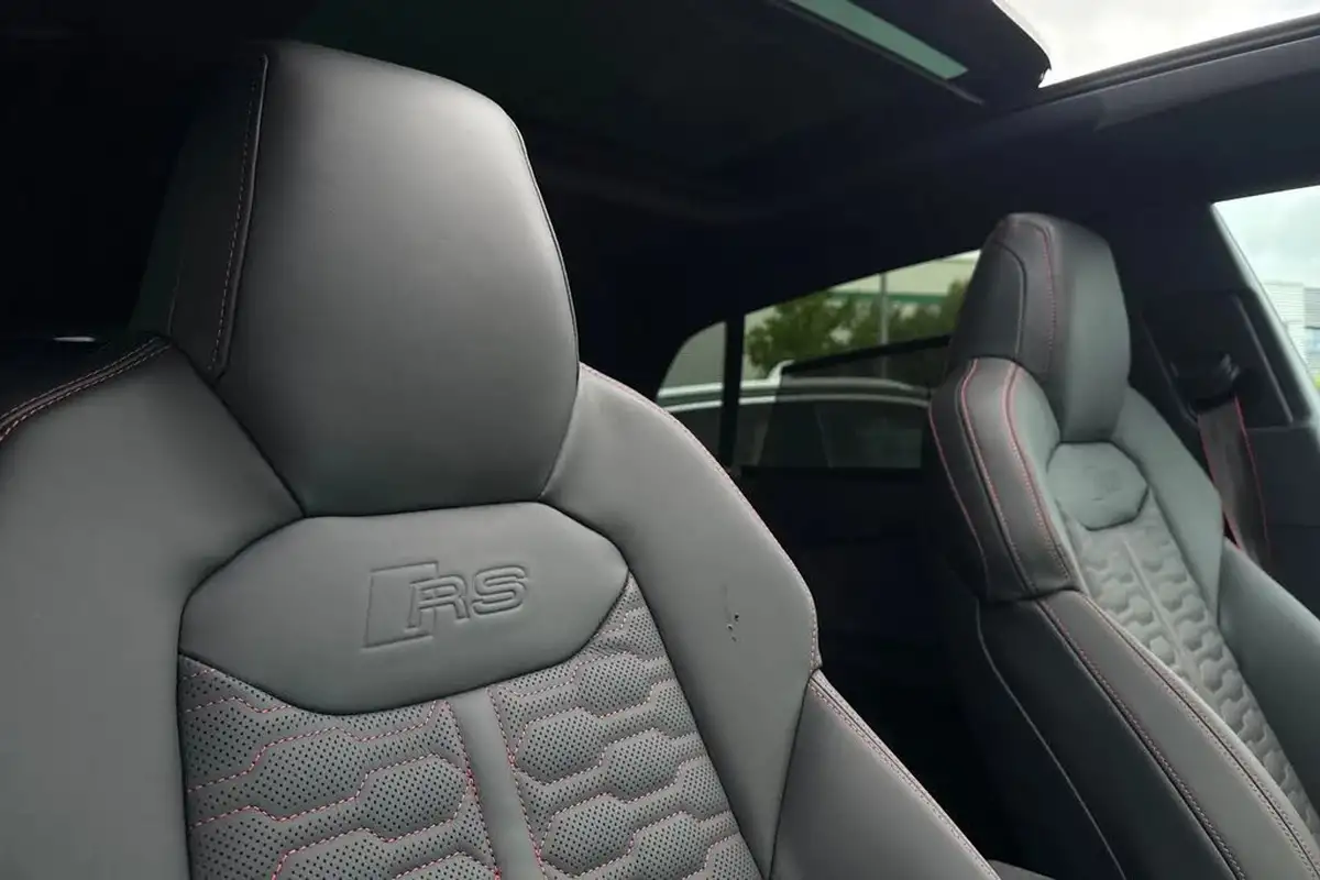 2025-audi-rs-q8-40-tfsi-carbon-vorsprung-big-22