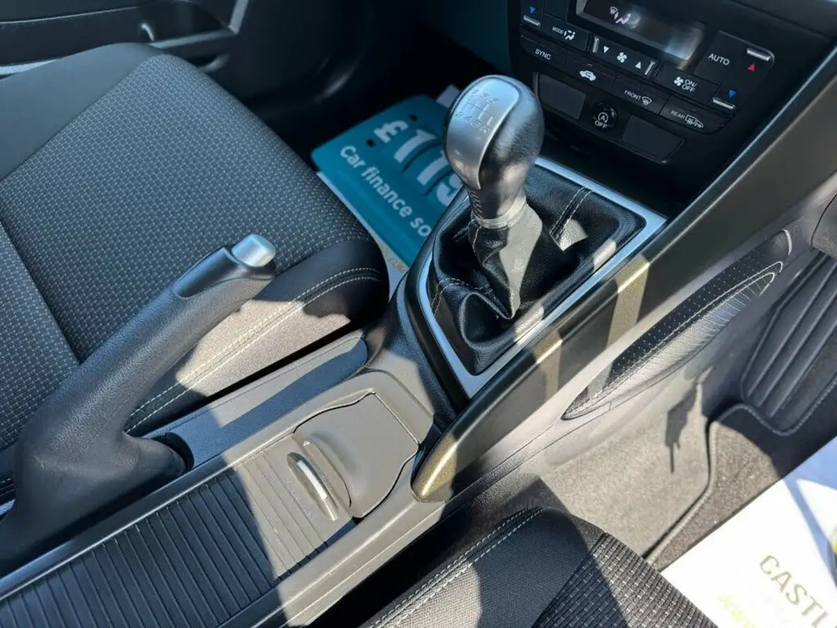 2015-honda-civic-18-se-plus-honda-connect-with-navi-hatchback-big-15