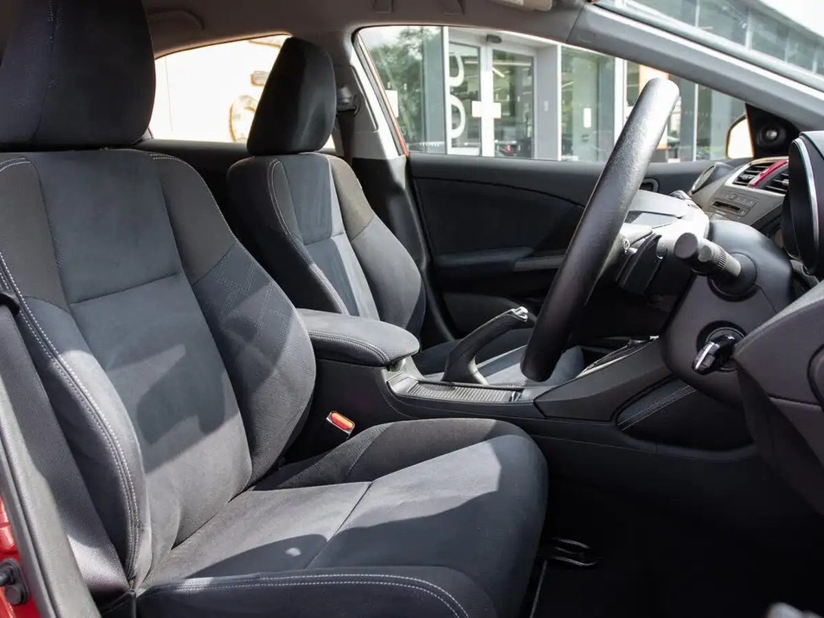 2014-honda-civic-18-se-plus-hatchback-auto-big-26
