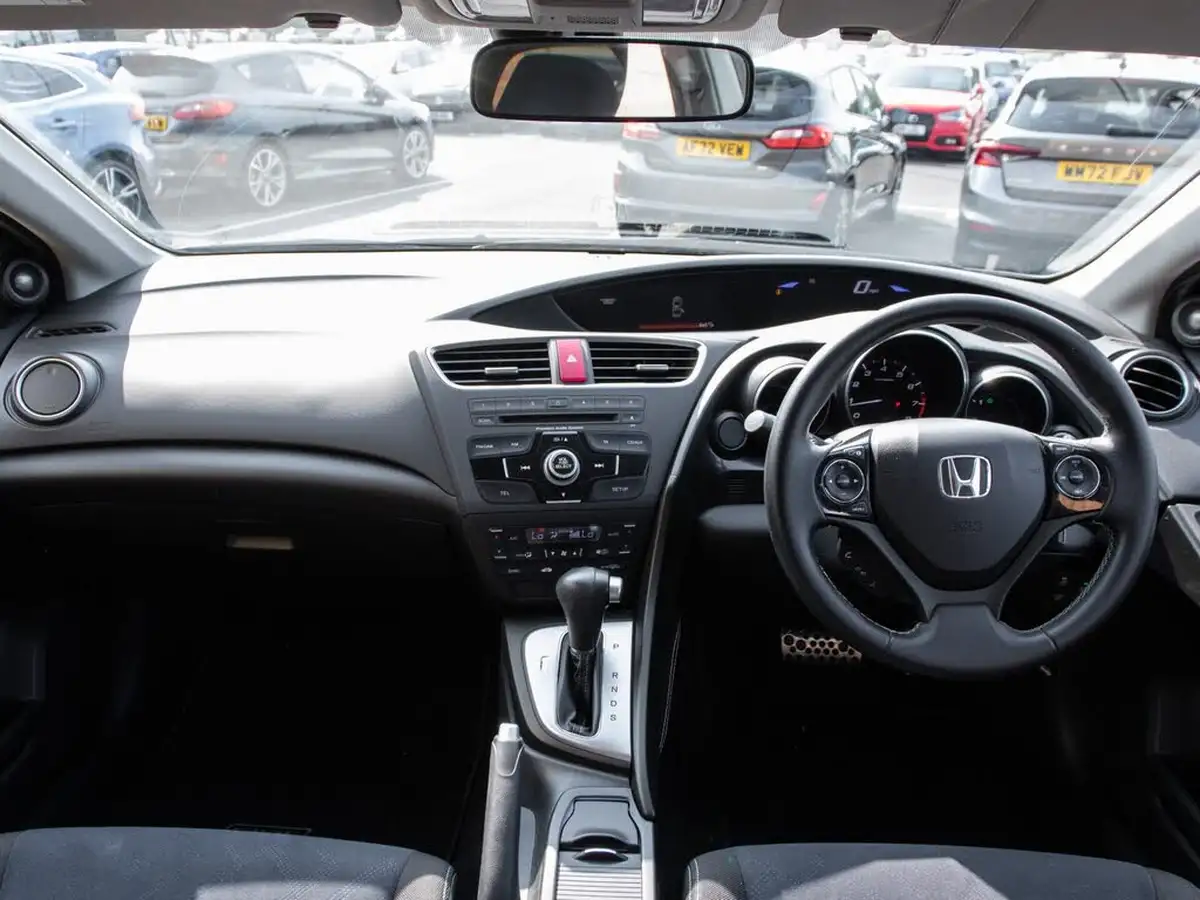 2014-honda-civic-18-se-plus-hatchback-auto-big-2