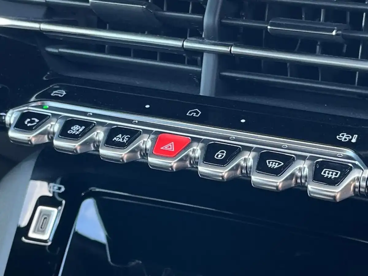 2024-peugeot-2008-suv-e-allure-136ps-50kwh-big-11