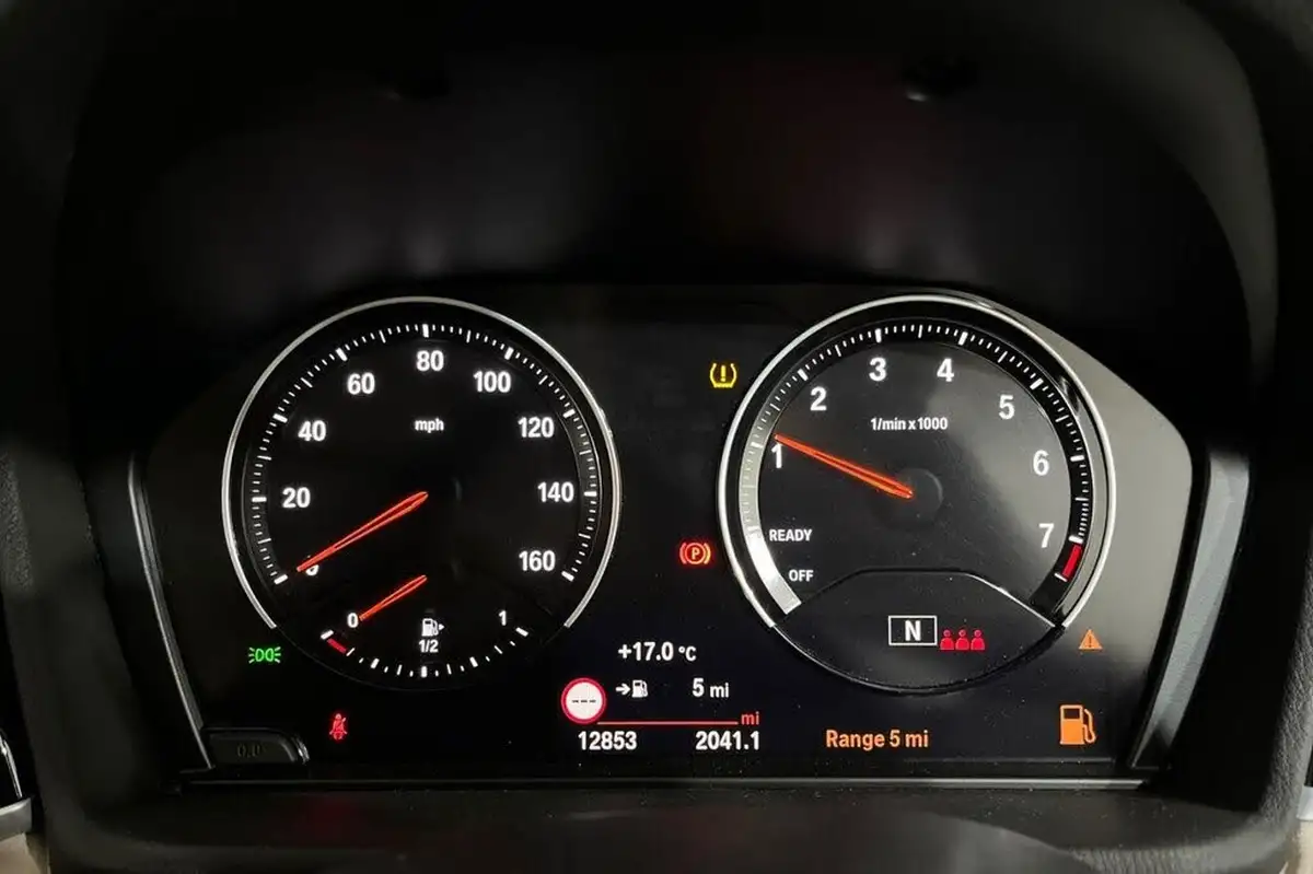 2021-bmw-x1-15-sdrive18i-xline-big-14