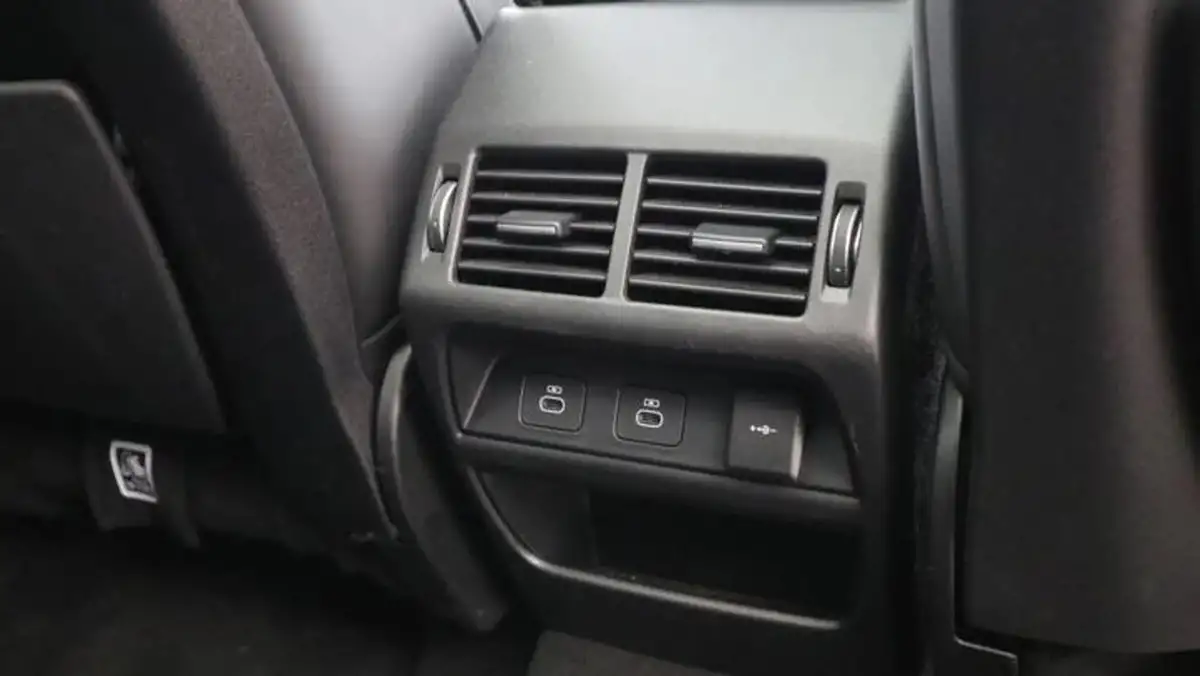 2023-land-rover-discovery-sport-20-d200-dynamic-hse-big-17