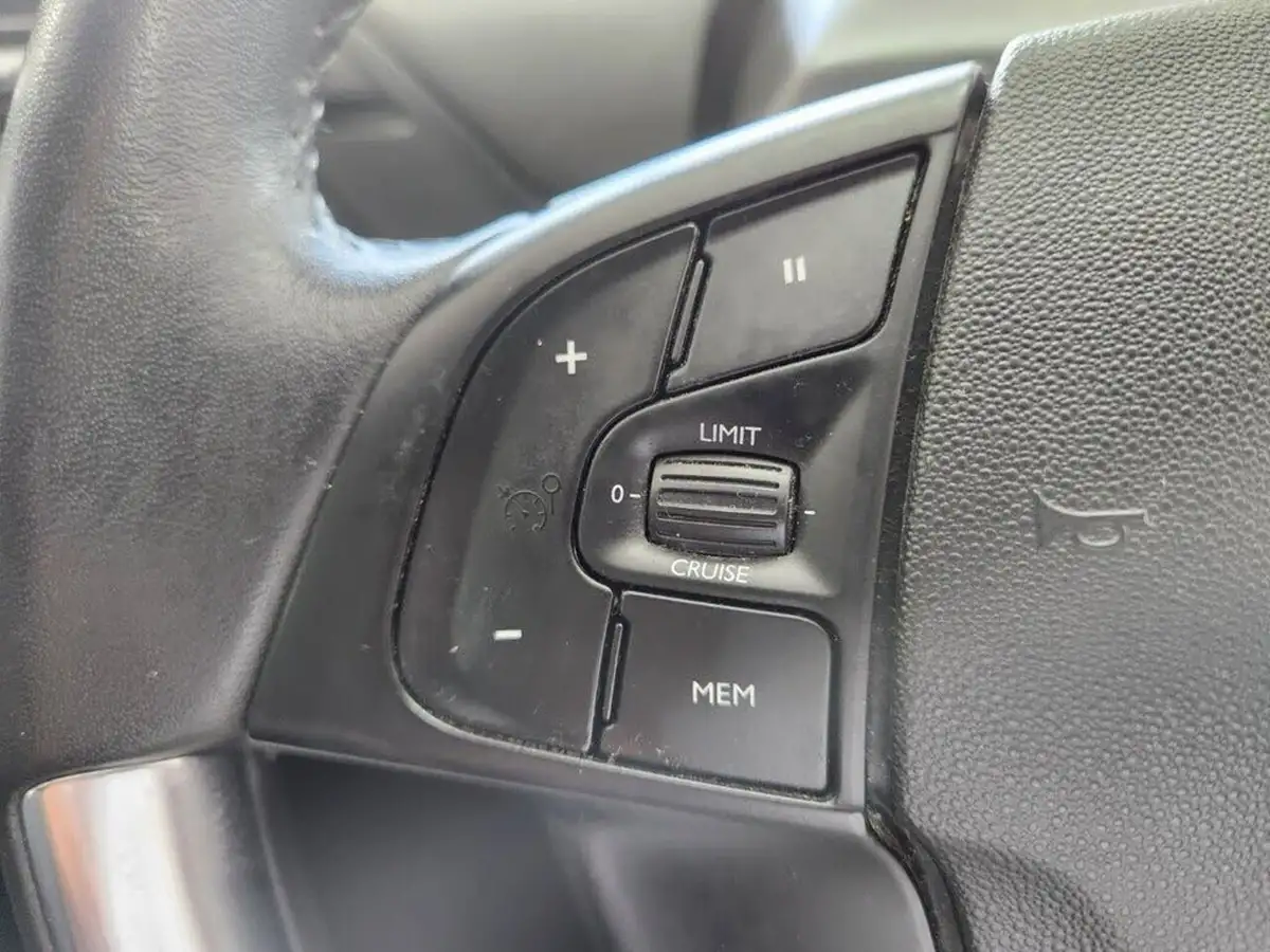 2017-citroen-c4-picasso-16bluehdi-touch-edition-100ps-ss-big-10