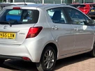 2015-toyota-yaris-133-icon-vvt-i-5d-small-27