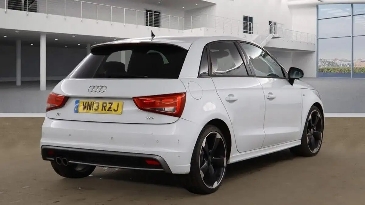 2013-audi-a1-20td-black-edition-sportback-5d-big-9