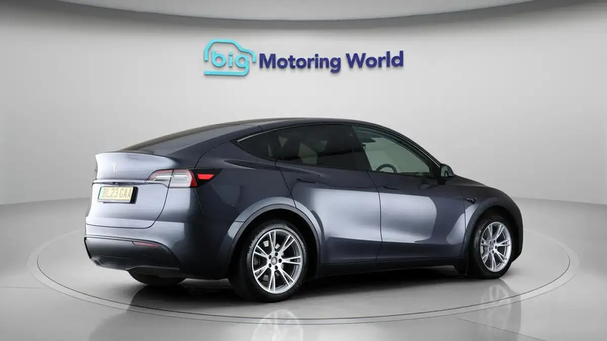 2023-tesla-model-y-e-rwd-big-6