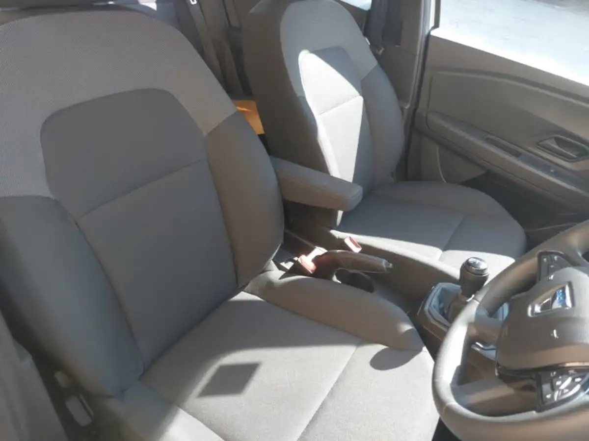2022-dacia-sandero-10-sce-essential-big-10