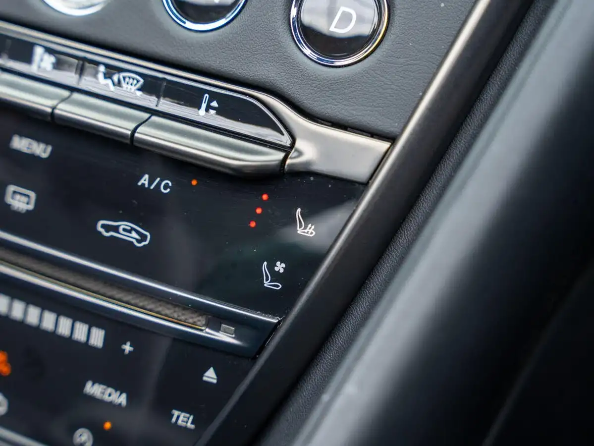 2022-aston-martin-db11-40-v8-volante-528bhp-ss-big-13