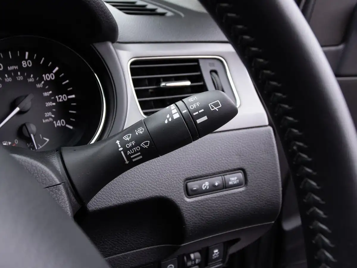 2018-nissan-pulsar-12-dig-t-acenta-big-16