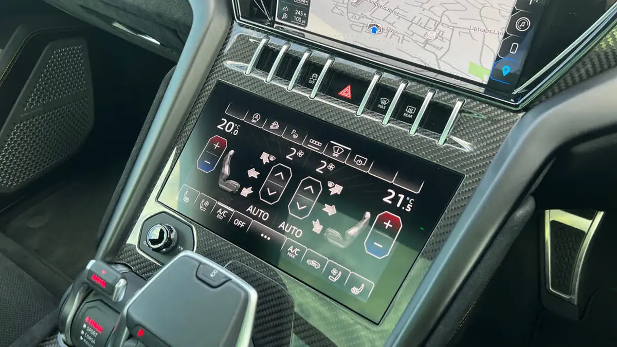 2023-lamborghini-urus-40-no-trim-big-16
