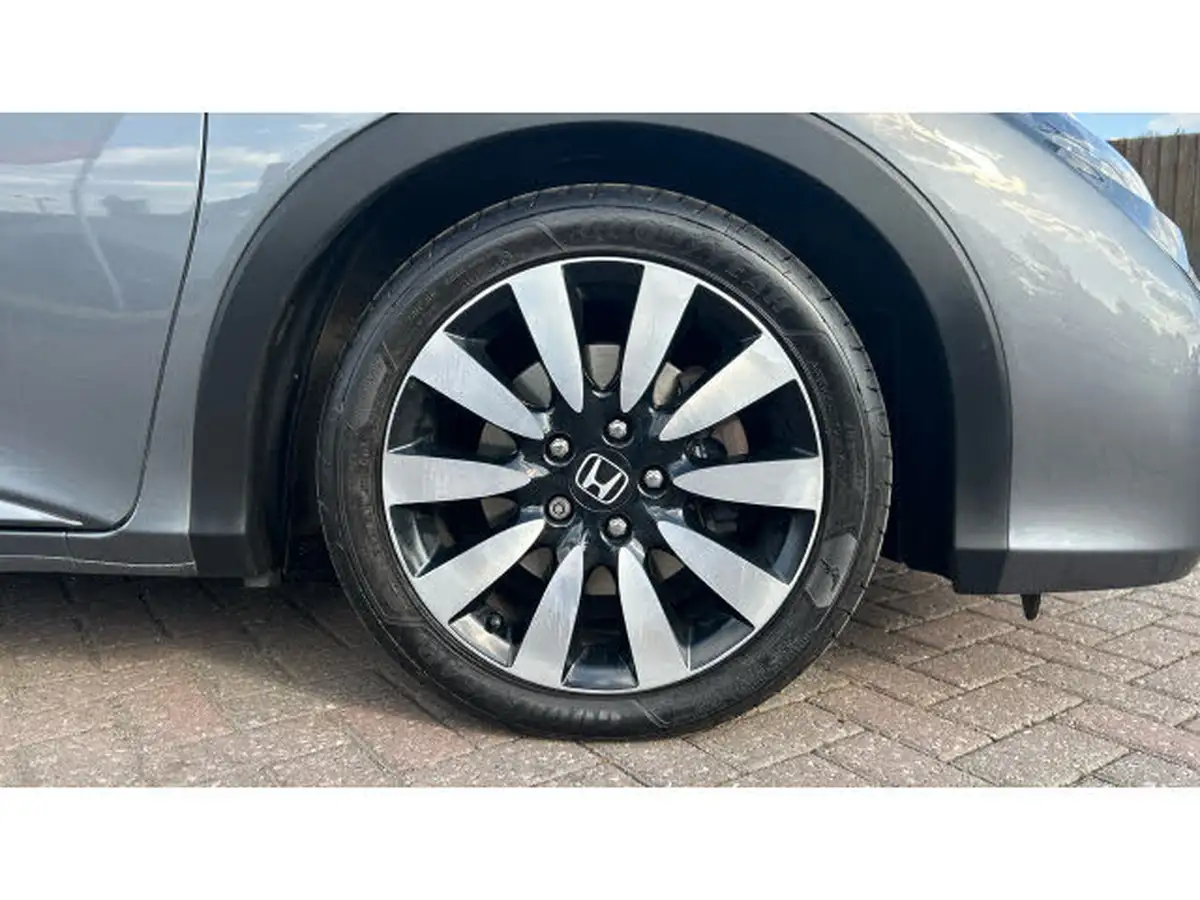 2015-honda-civic-18-se-plus-honda-connect-with-navi-hatchback-big-8
