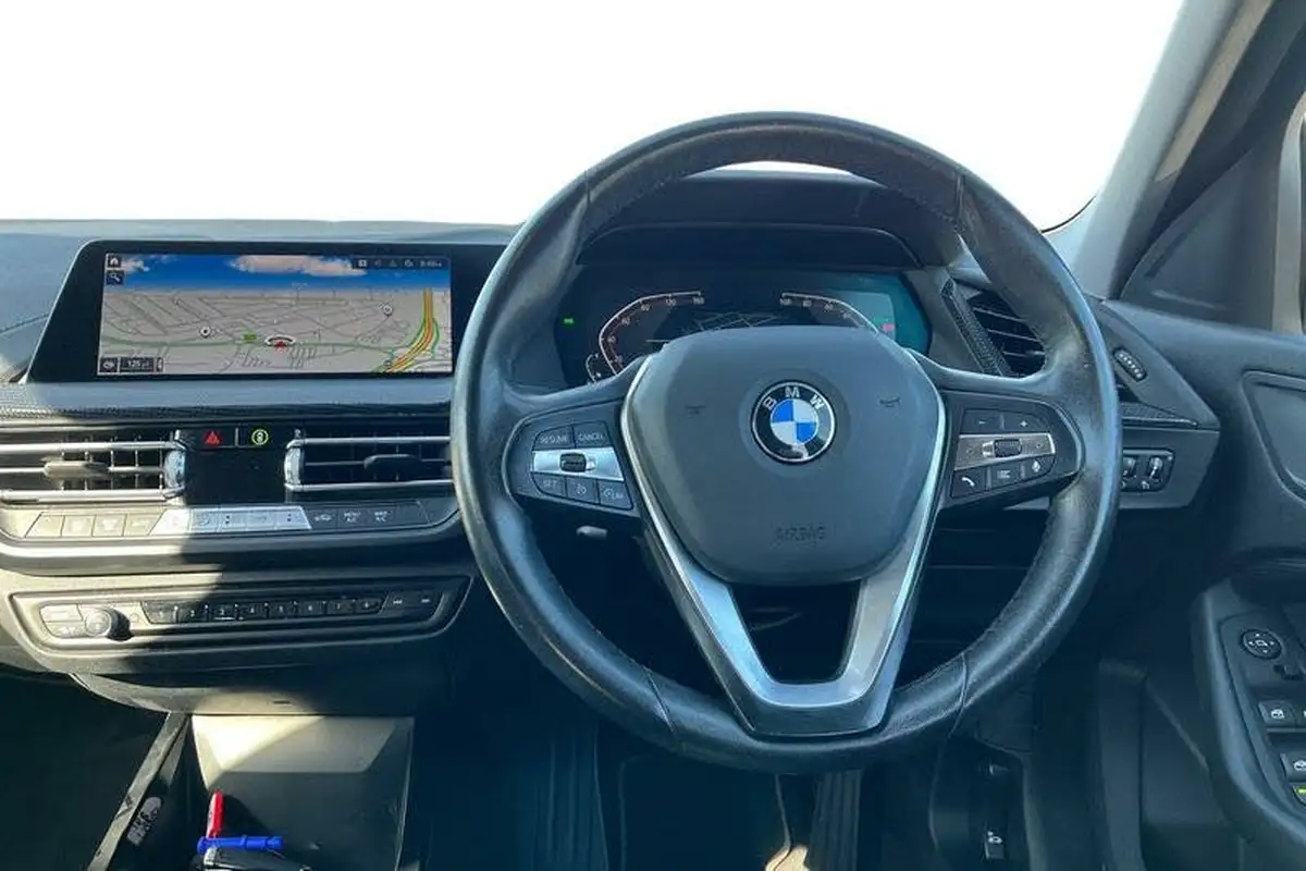 2022-bmw-1-series-15-118i-sport-dct-big-10