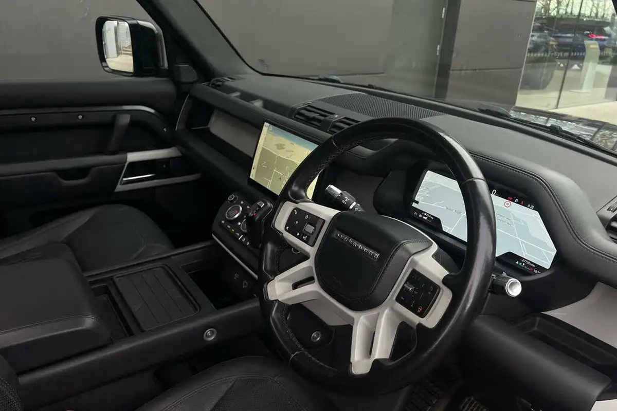 2021-land-rover-90-defender-30-d250-hse-big-35