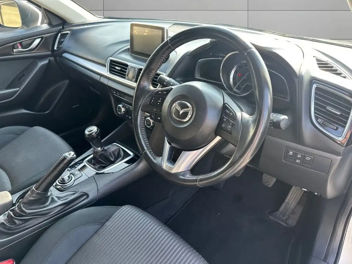 2016-mazda-mazda3-20-sport-nav-120ps-skyactiv-g-hatchback-5d-big-8