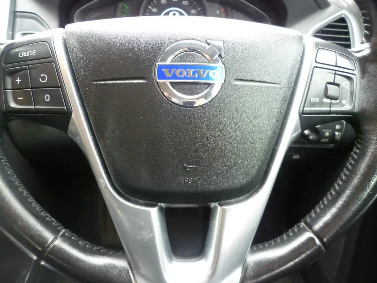 2016-volvo-xc60-20td-d4-se-nav-geartronic-big-30
