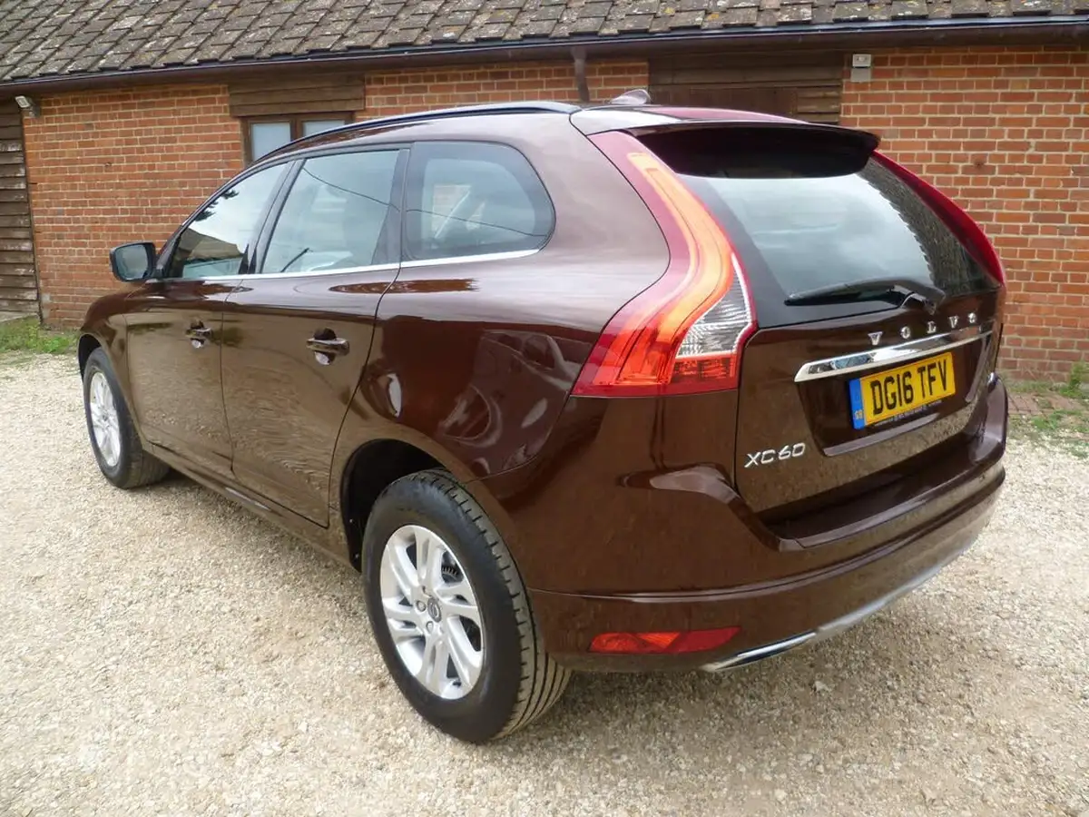 2016-volvo-xc60-20td-d4-se-nav-geartronic-big-6