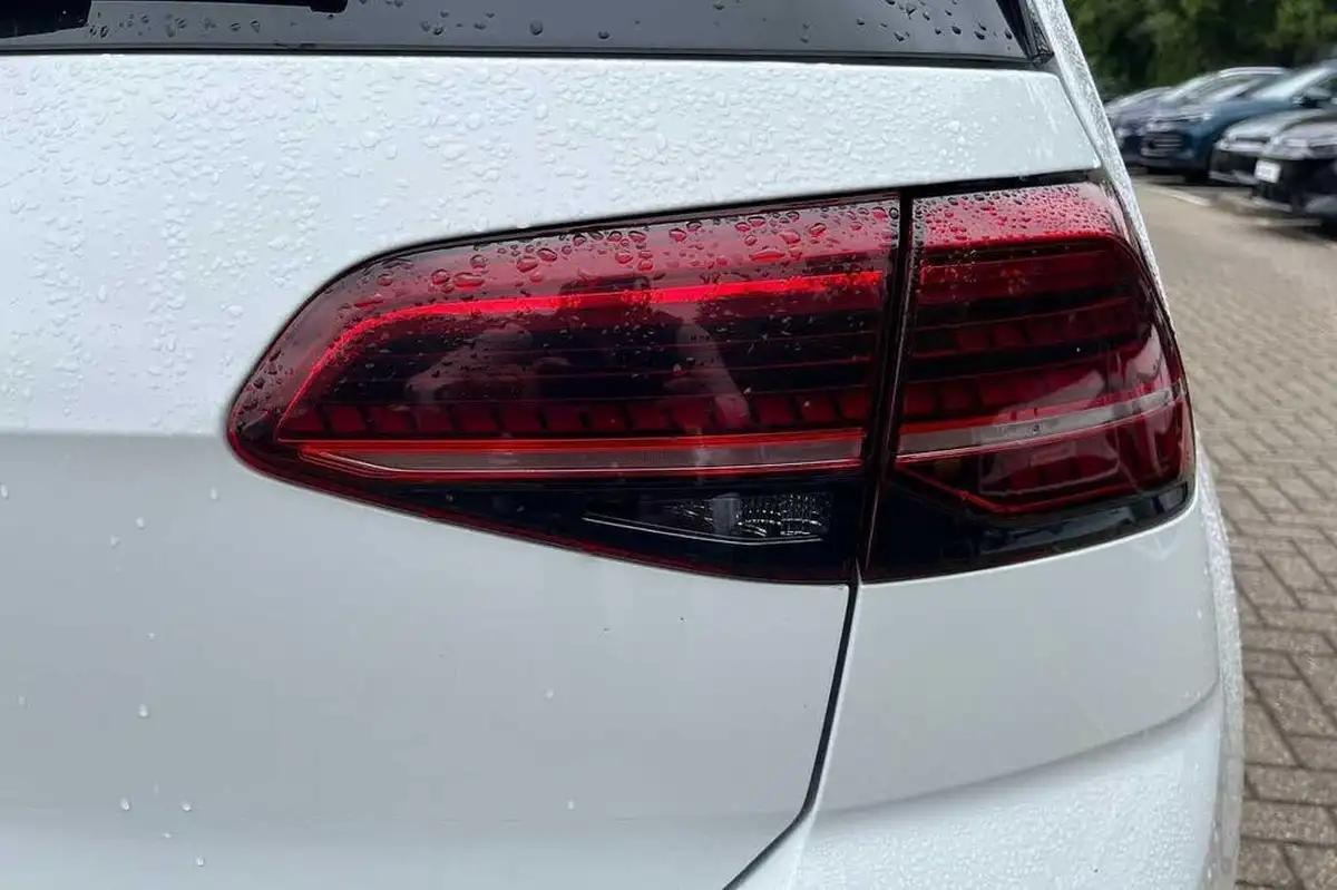 2019-volkswagen-golf-e-e-golf-big-21