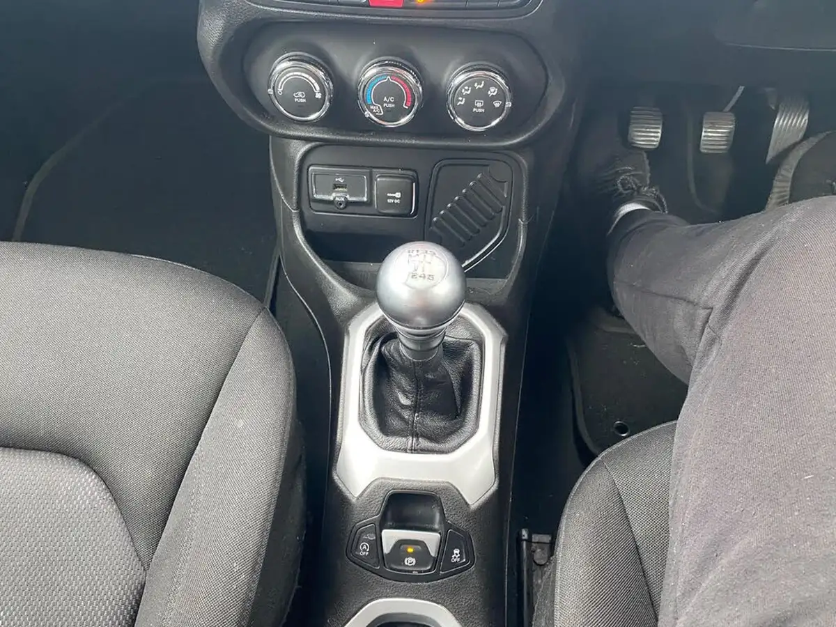 2016-jeep-renegade-16-multijet-ii-longitude-ss-big-15