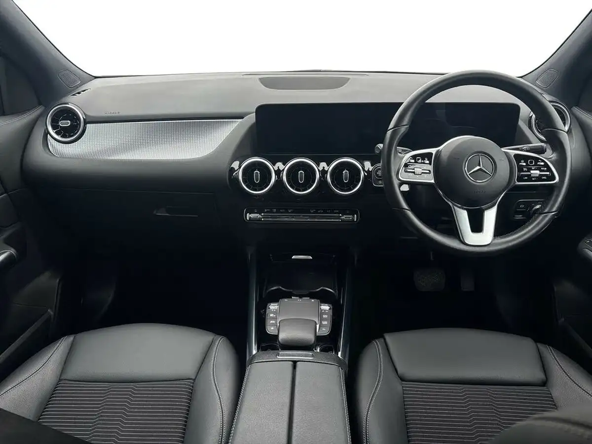2022-mercedes-benz-gla-class-13-gla-180-sport-executive-big-9