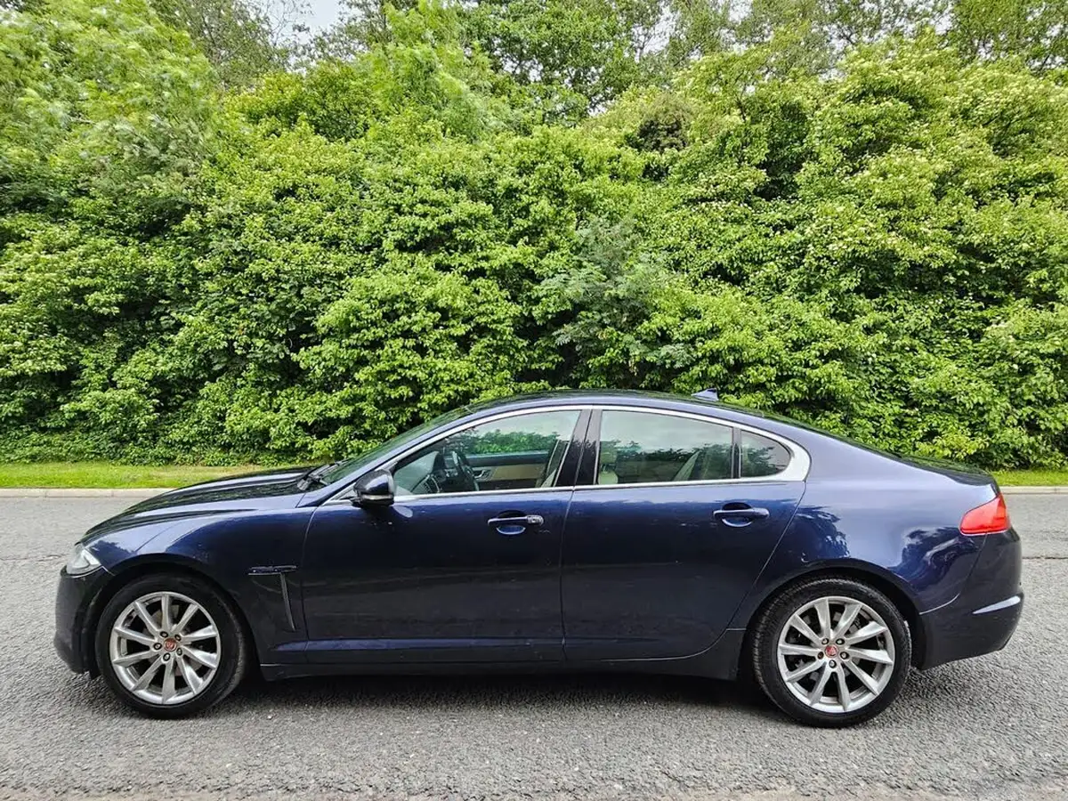 2014-jaguar-xf-22td-luxury-200ps-saloon-4d-big-3