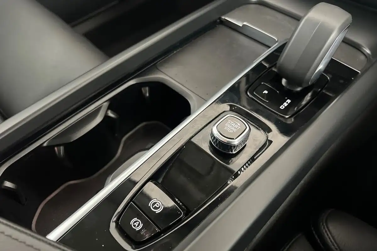 2023-volvo-xc60-20td-b4-plus-big-12