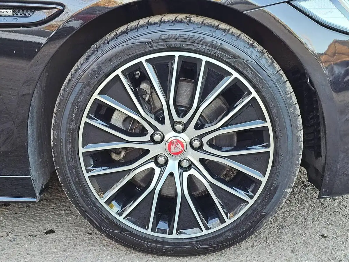 2018-jaguar-xe-20i-landmark-200ps-big-27