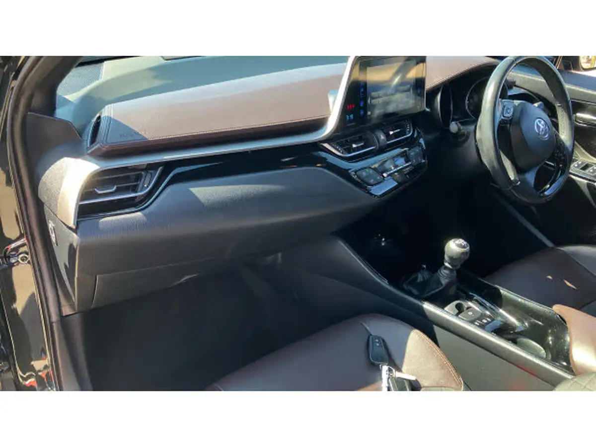 2017-toyota-c-hr-12-excel-big-13