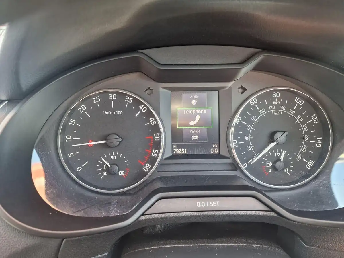 2015-skoda-octavia-20tdi-se-l-estate-big-57
