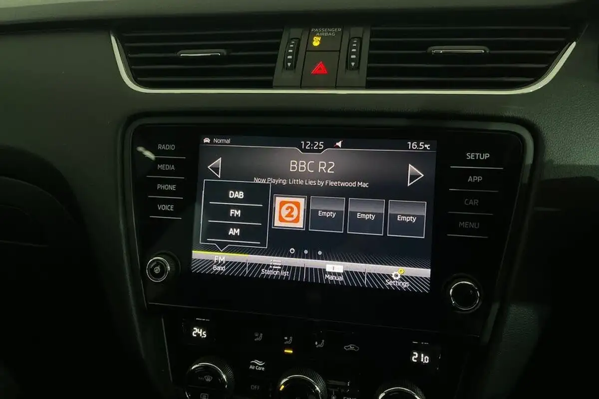 2019-skoda-octavia-16tdi-se-hatchback-dsg-big-17