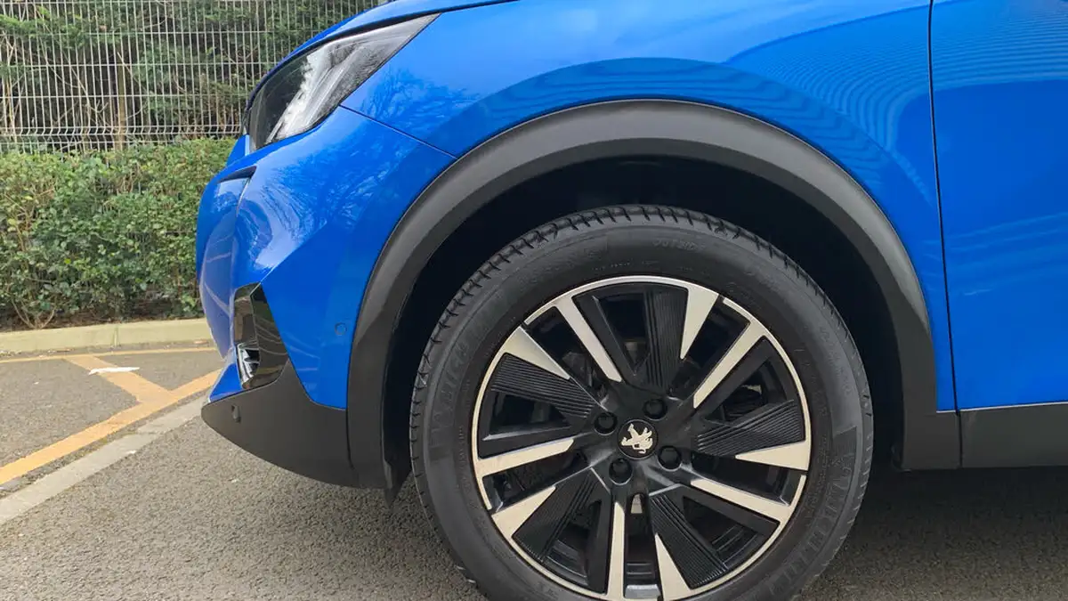 2022-peugeot-2008-suv-12-puretech-gt-premium-130bhp-big-13