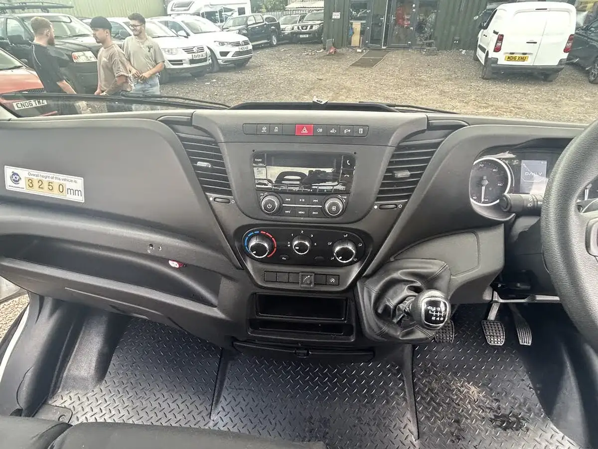 2019-iveco-daily-s-class-23td-35s14-3450-eu6-chassis-cab-hi-matic-big-19