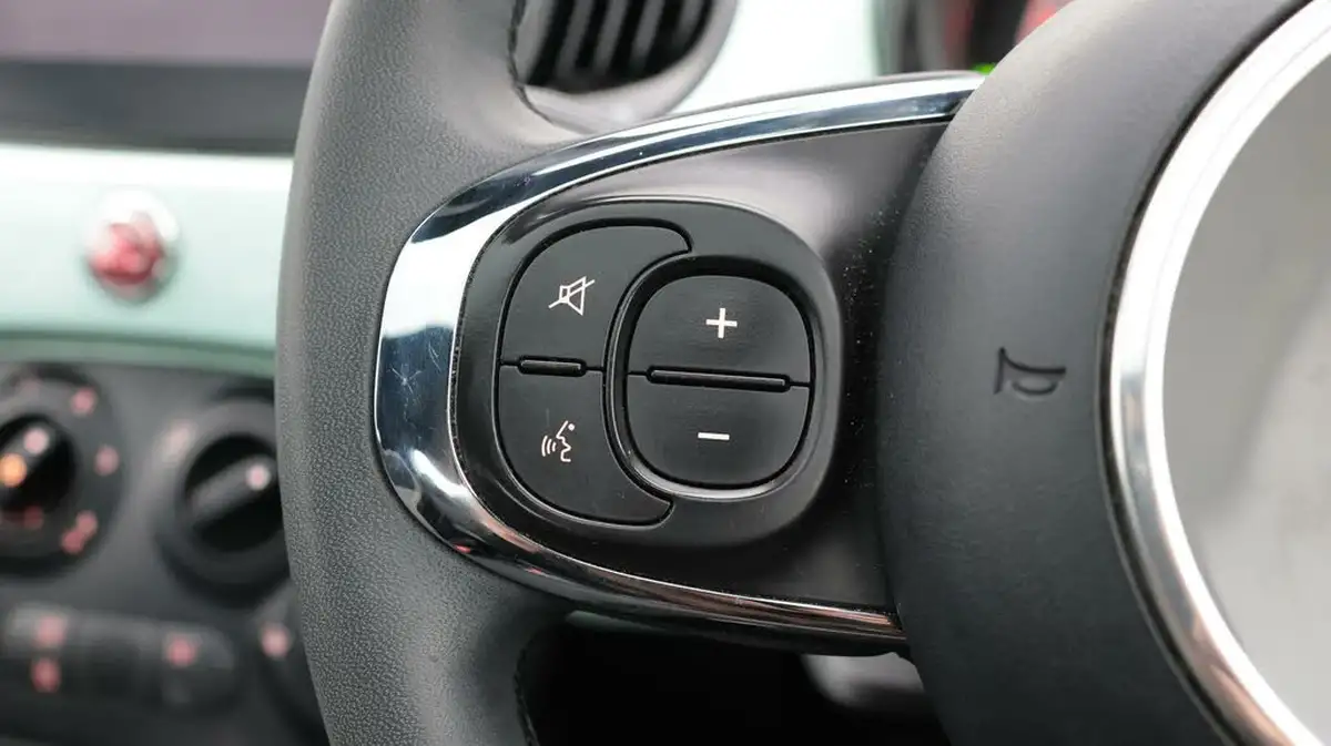 2020-fiat-500-10-lounge-big-23
